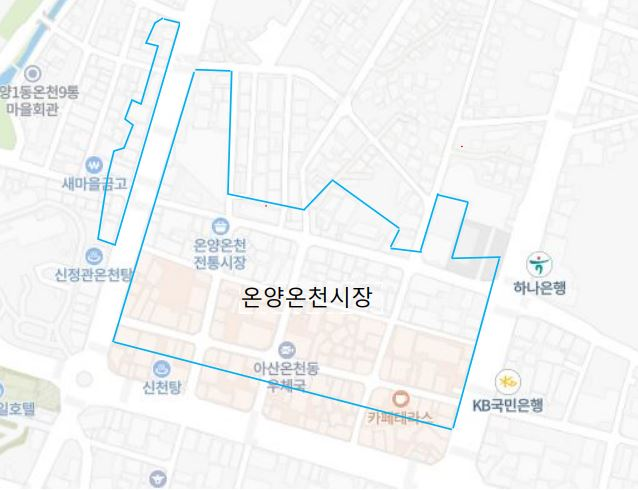 온양온천역 삼거리에서 현충사방향으로 100M 앞 왼쪽으로 온양온천주차타워가 위치하며 주차타워에서 남쪽 방향으로 온양온천시장이 바로 위치하고 있다.