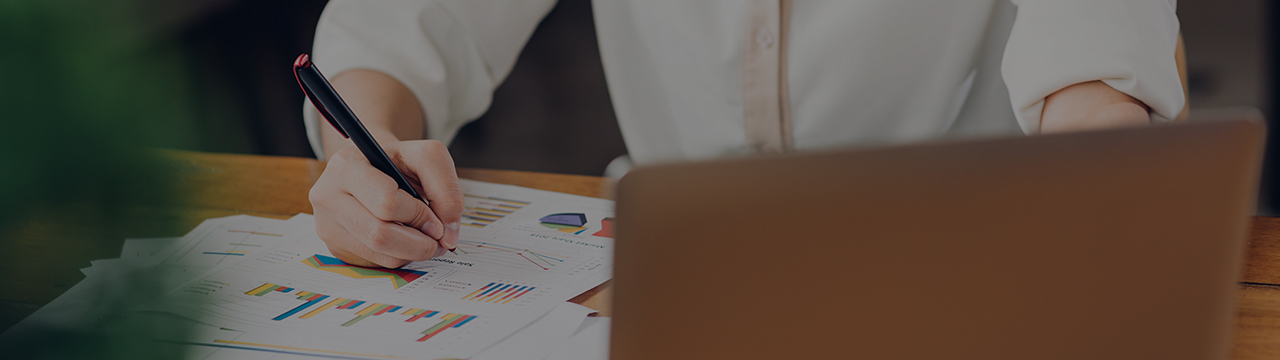 분석이 완료된 제품의 성적서를 작성합니다.