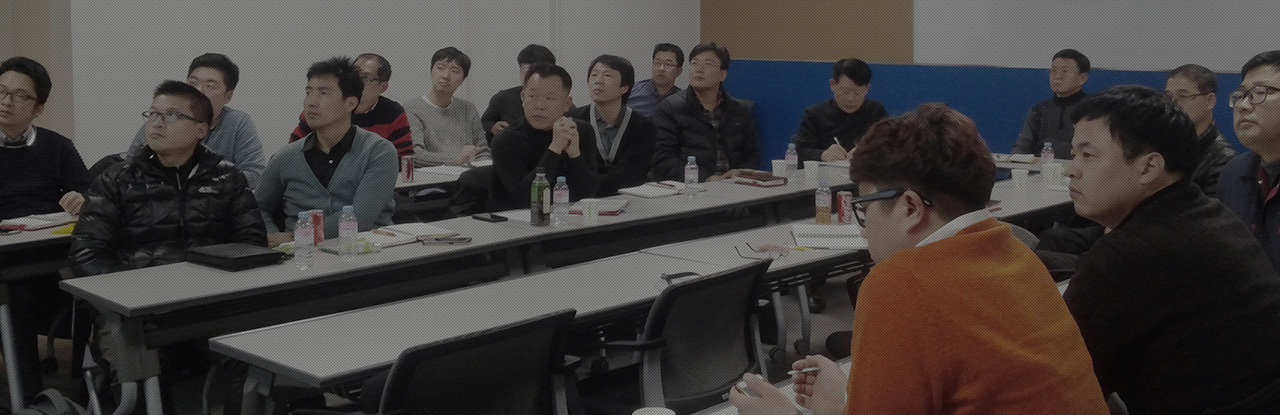 진행 업무에 대해 진척 상황을 확인하는 생산 현장에 <br />
필요한 업무들을  진행  조율하는 일을 합니다.
